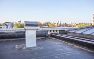 Large flat roof in a city